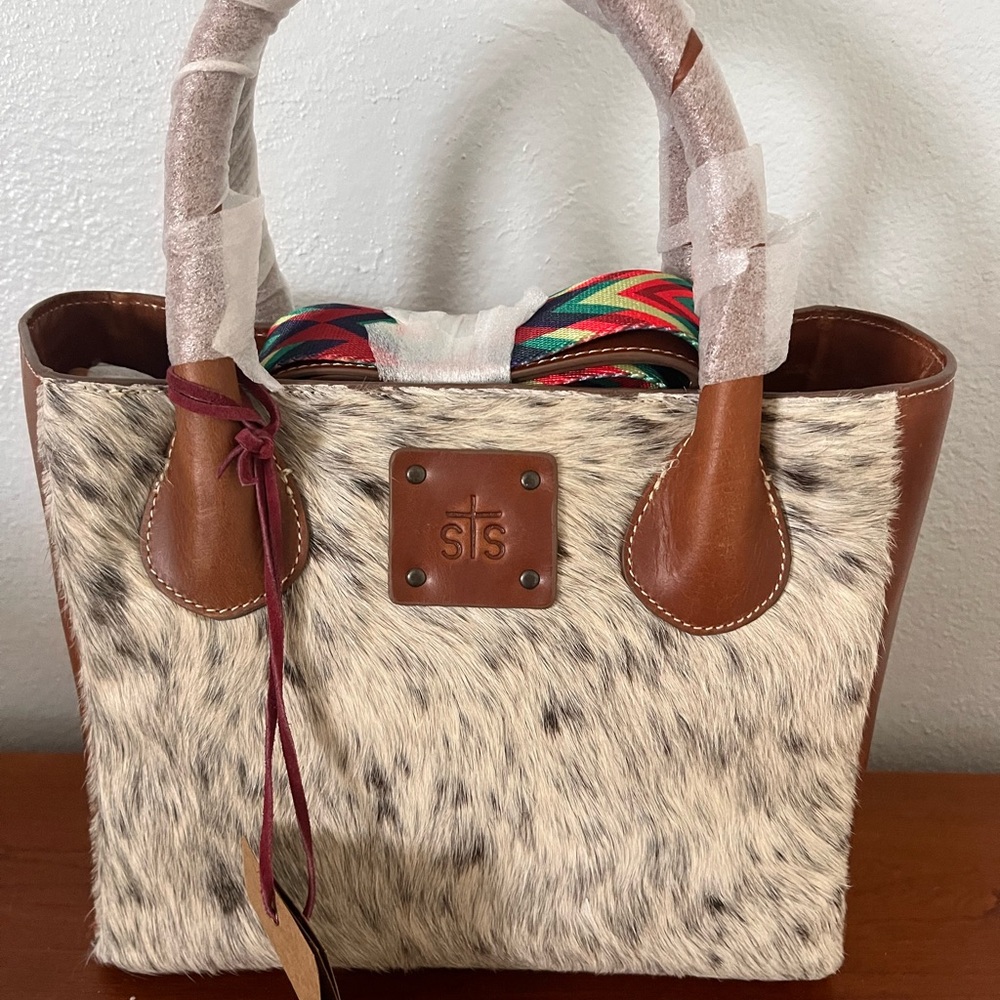 STS Ranchwear Women's Cowhide Basic Bliss Satchel.